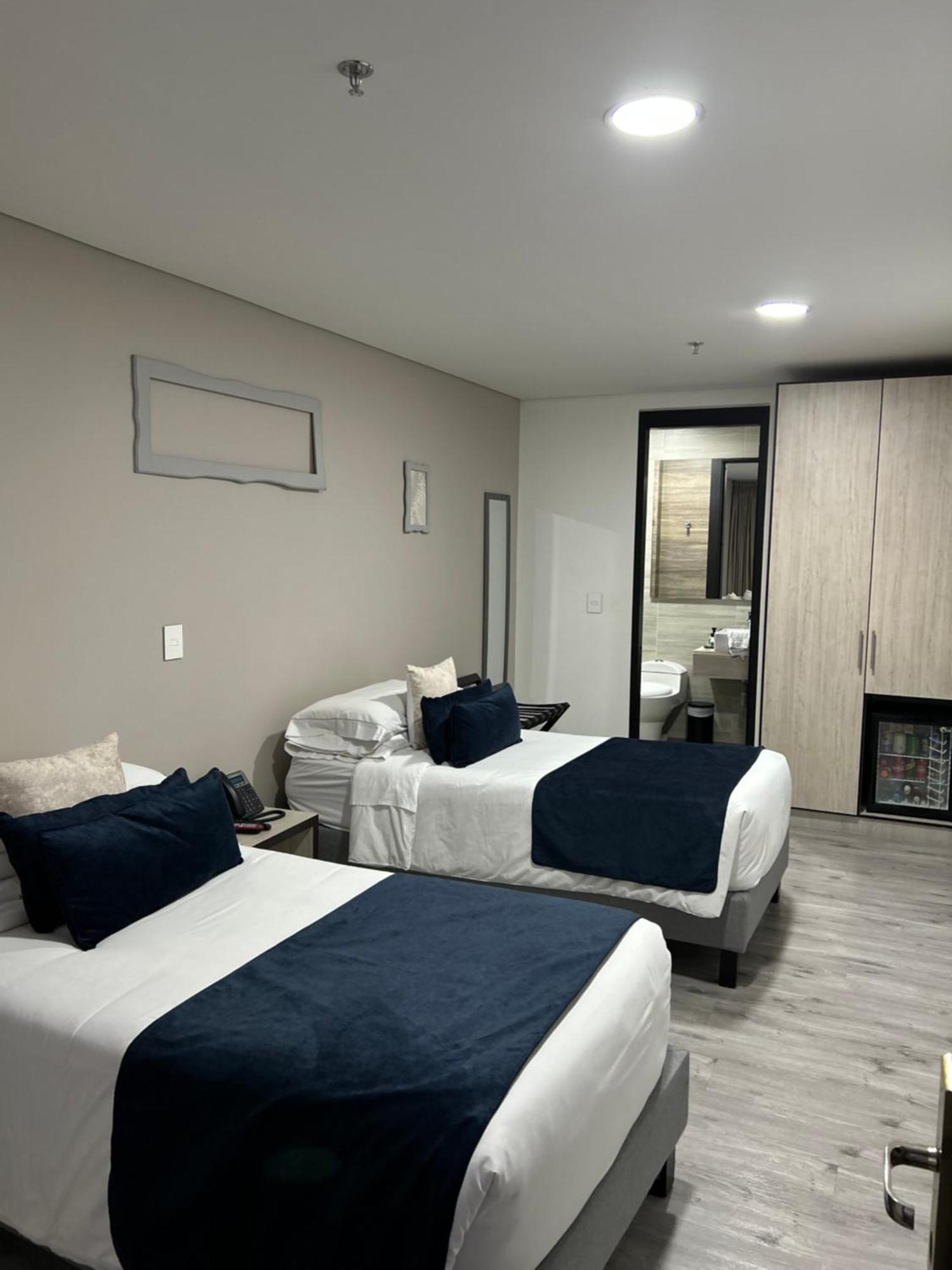 Hotel Wlh Silver Corferias Bogota Exterior photo