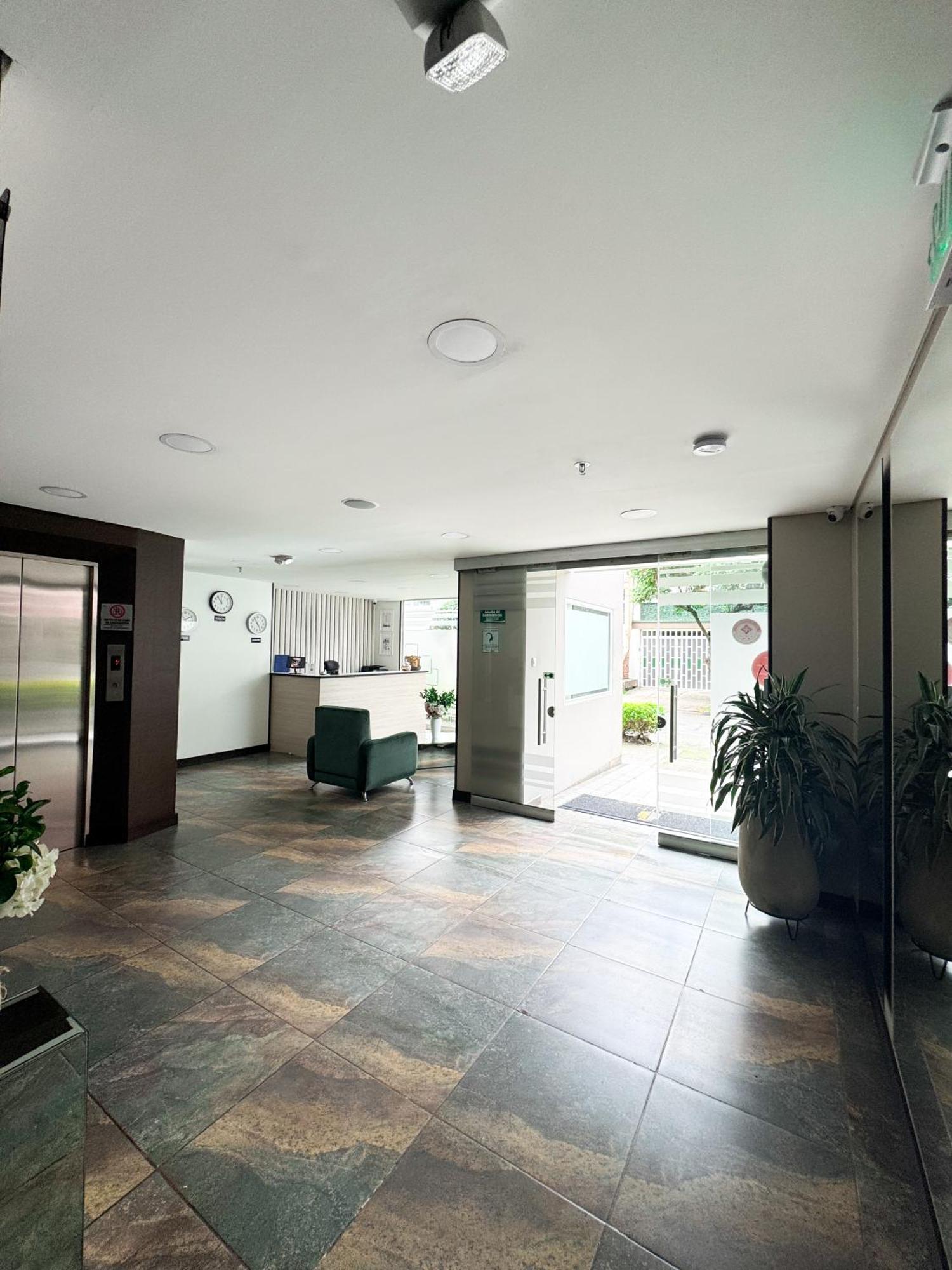Hotel Wlh Silver Corferias Bogota Exterior photo