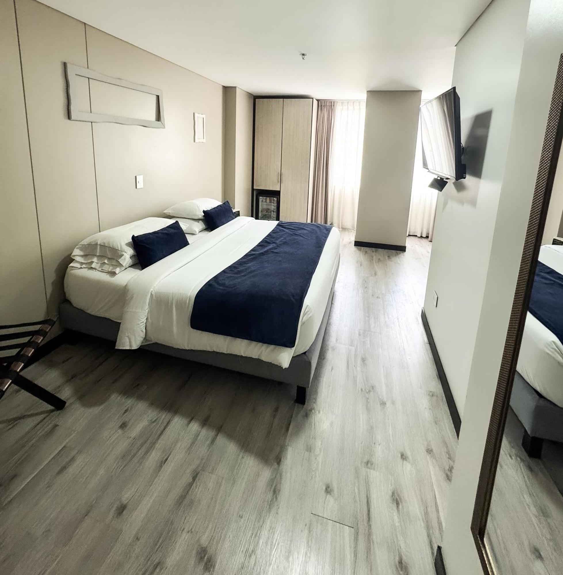 Hotel Wlh Silver Corferias Bogota Exterior photo